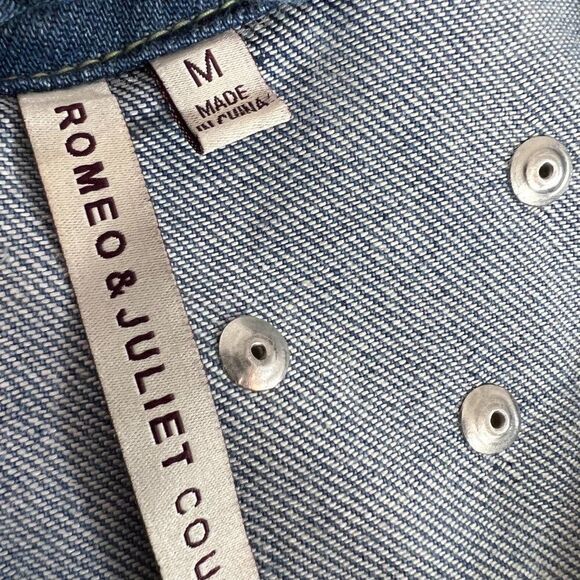 Romeo & Juliet Couture Womens Blue Collared Long Sleeve Denim Jacket Size Medium - Picture 8 of 8